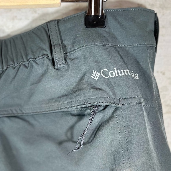 COLUMBIA Lightweight Performance Shorts 4 Zip pockets Olive Green Waist 40" - Picture 6 of 9